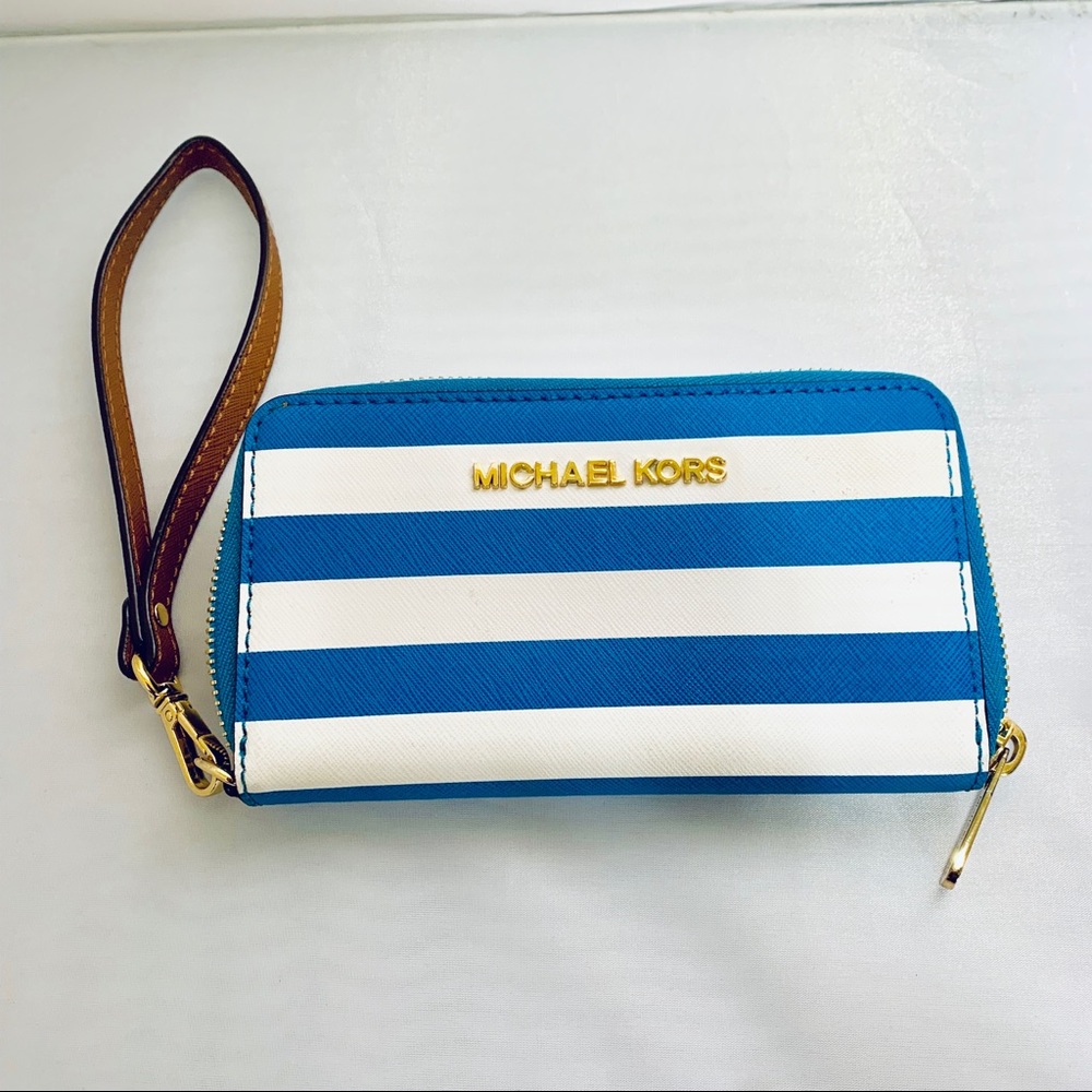 🚨SOLD 🚨Michael Kors wristlet wallet